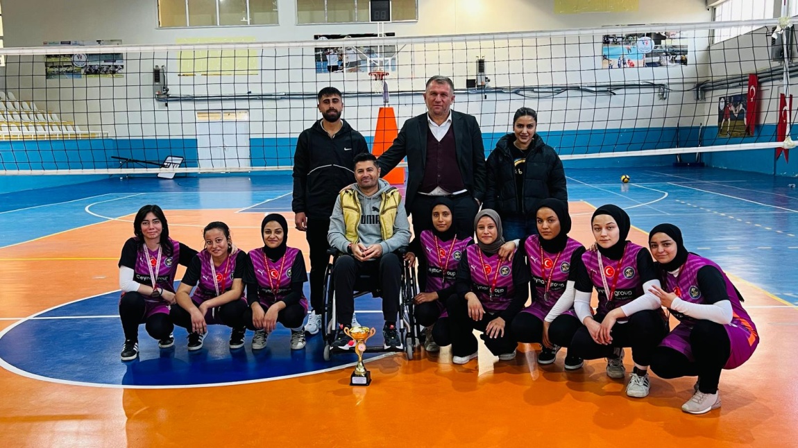 OKULLAR ARASI KIZ GENÇLER-A VOLEYBOL TURNUVASINDA İLÇE İKİNCİSİYİZ....